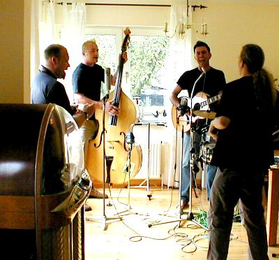 2001, 8th. August, Germany, Speedos recording session: Neumann Km56: vocals, RCA 10001: guitar, Western Electric 639B: bass, Neumann/Telefunken U 47: room microphone (backing vocals, saxophone and percussion)